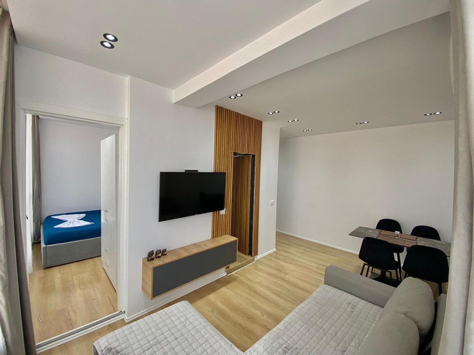 Mara Central Apartment 3 Tirana Esterno foto